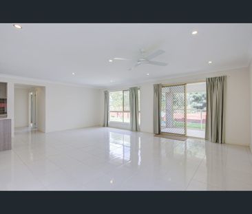 13 Sunrise Crescent, Merrimac, Qld 4226 - Photo 3