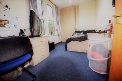 4 bedroom Flat in Flat B, Leeds - Photo 4