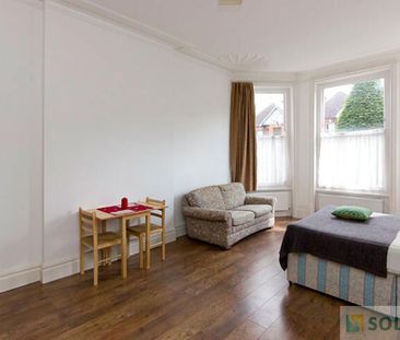 Studio to rent - Photo 1