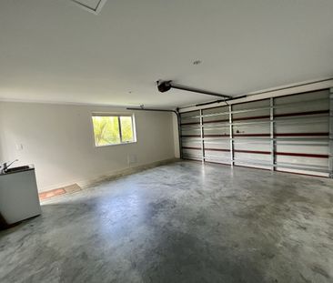 Beautiful Home in Gated Community! - Photo 2