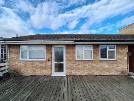 Hertford Road, Enfield EN3, London - Photo 5