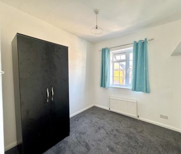 4 bedroom semi-detached house to rent - Photo 5