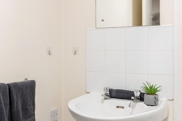 Room in a Shared Flat, The Farthings, NG7 - Photo 1