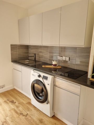 Studio Flat, Court Road, SE25 - Photo 3