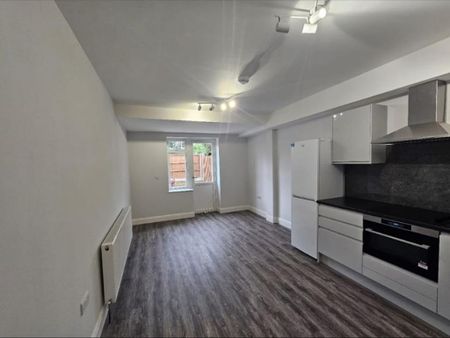 3 bedroom flat to rent - Photo 5