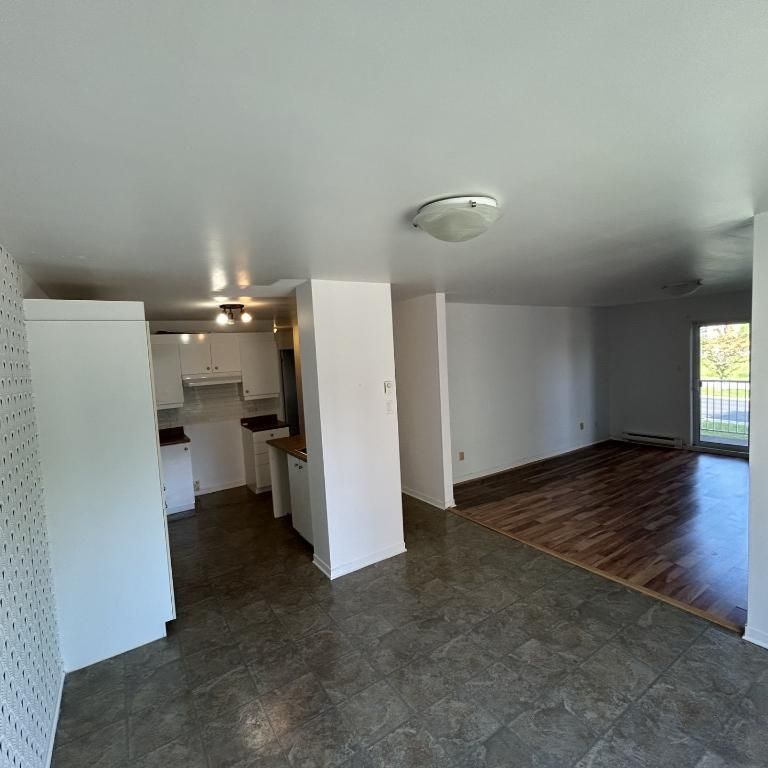 JOLI 4 1/2 À LOUER À MASCOUCHE DISPONIBLE IMMÉDIATEMENT - Photo 1