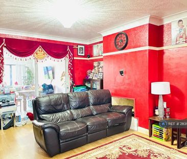 5 bedroom semi-detached house to rent - Photo 3