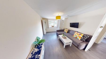 4 bedroom semi-detached house to rent - Photo 2