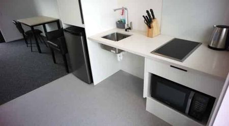 Fully Furnished - Self Contained - Photo 3