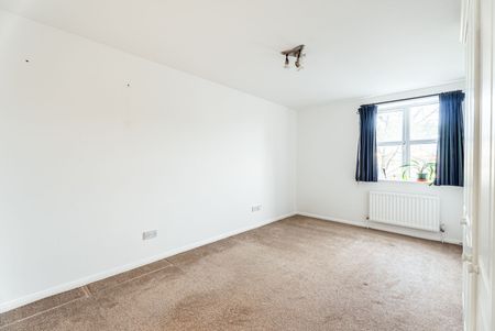 Available unfurnished now - Photo 3