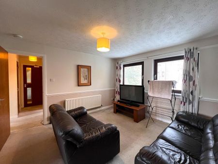 2 bedroom flat to rent - Photo 2