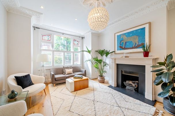 4 bedroom flat to rent - Photo 1