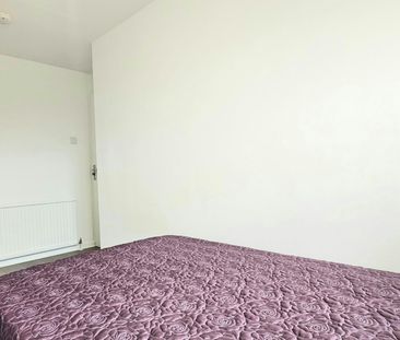 Terraced House to rent on - Photo 6