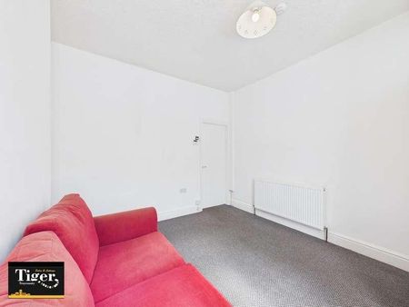 Whittaker Avenue, Blackpool, FY3 - Photo 2