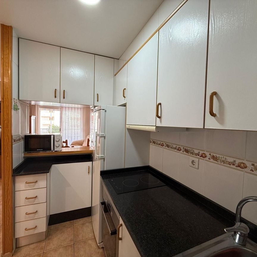 Apartamento de alquiler en Calle Malaga, Los Arenales del Sol - Photo 1