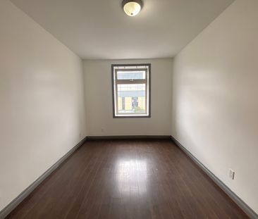 $1,300 / 1 br / 1 ba / 500 sqft 1BR Apartment Unit in St Catharines - Photo 2