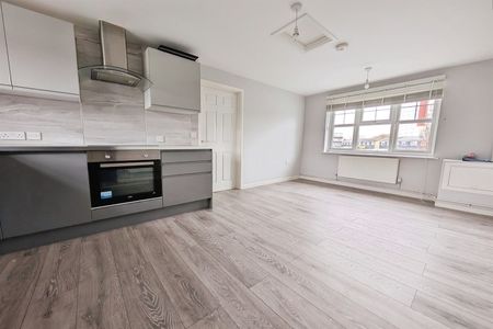 Howards Grove, SO15 - Photo 3