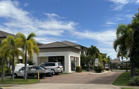 Three bedrooms, two bathrooms, ground floor apartment unit, West End, Townsville - Photo 2