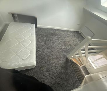 1 bedroom in a flat share to rent - Photo 1