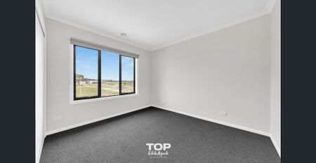 Spacious Double-Storey Family Home in Prime Berwick Location!! - Photo 2