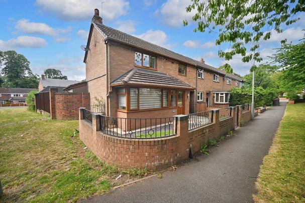 4 bedroom end of terrace house to rent - Photo 1