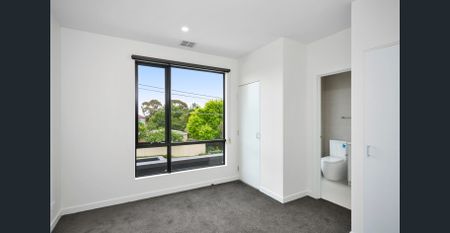 Modern Living, amazing location - Photo 2