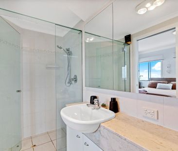 Picnic Point – Three Bedroom Penthouse with Private Roof Top Garden! - Photo 2