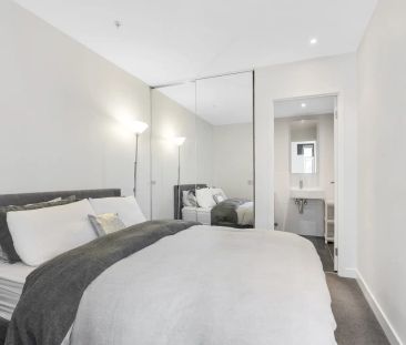 Light-Filled Corner Apartment with City Views & Large Balcony - Photo 5