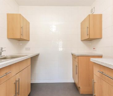 1 bedroom retirement property to rent - Photo 4