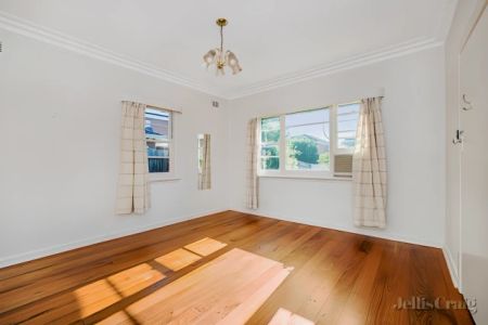 3 Bed, 1 Bath - Photo 3