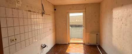 Lichtdurchflutete Dachgeschosswohnung mit 3 Zimmern, Balkon & Stellplatz – Mietfrei starten ab 01.11 - Photo 1