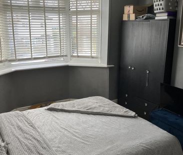 George V Avenue, Worthing, West Sussex - Photo 6