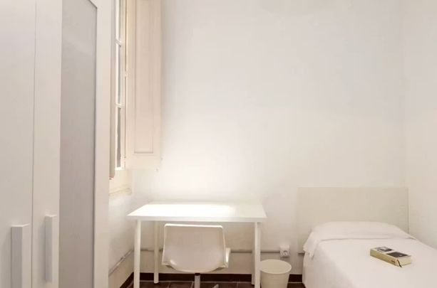 Carrer de la Portaferrissa, Barcelona, Catalonia 08002 - Photo 1