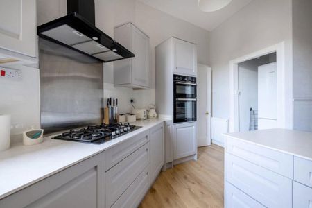 3 bedroom flat to rent - Photo 5