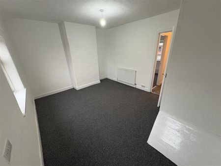 2 Bed Terraced House, Hallam Road, M40 - Photo 2