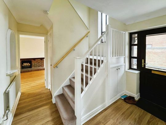 3 bedroom detached bungalow to rent - Photo 1