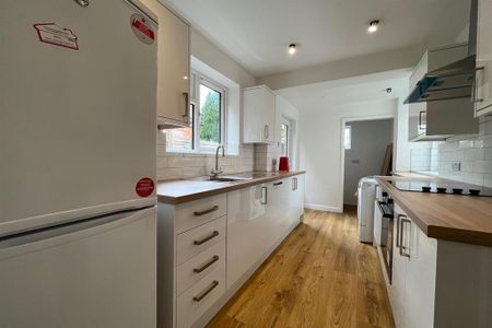 4 bedroom terraced house to rent - Photo 5