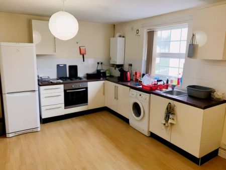 2 Bed 2 Bath - Photo 3