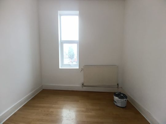 2 Bed Flat, Leigh Road, E6 - Photo 1