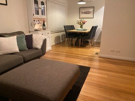 THREE BEDROOM FAMILY HOME - GARDENER INCLUDED - Photo 2