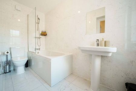 3 bedroom flat to rent - Photo 5