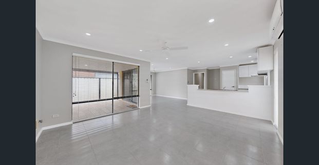 Light, Bright & Low Maintenance - Great Location! - Photo 1