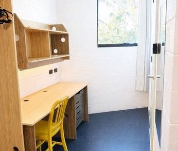 Furnished Single Bedroom - Photo 3