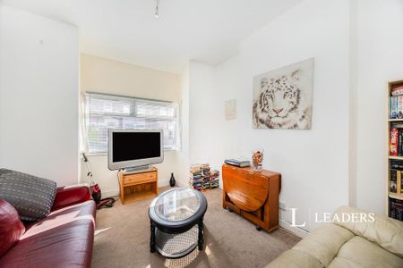 1 bedroom in a house share to rent - Photo 4