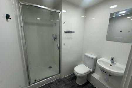 Kirkgate, HUDDERSFIELD - Photo 2