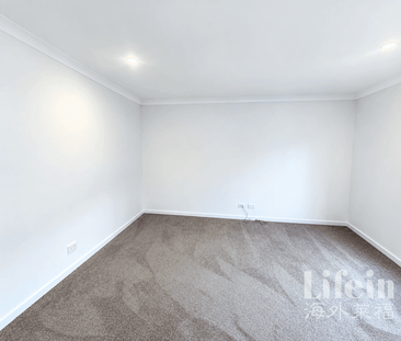 Fresh Flooring in a Convenient Pimpama Location - Photo 6