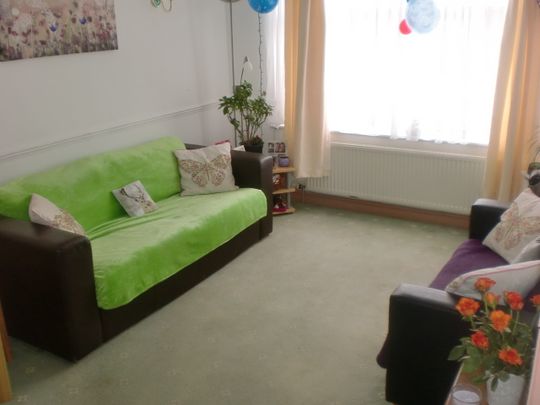 The Village Street, Burley, Leeds, LS4 2PR - Photo 1