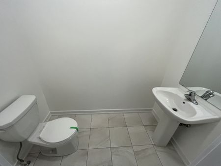 For Lease - 111 Hilts Drive, Richmond Hill, Ontario - Photo 4