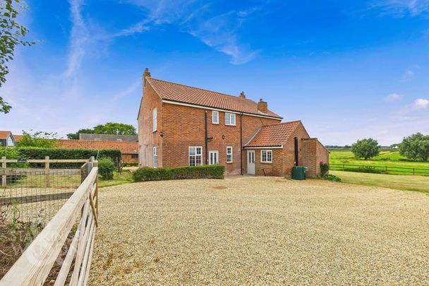 4 bedroom detached house to rent - Photo 1
