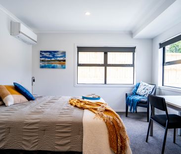 Fully furnished, self contained studio room! - Photo 3